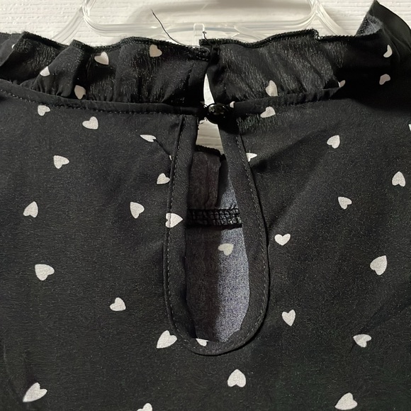 ❤️ 5/$25 - SHEIN Heart blouse - Sz L - Picture 4 of 6